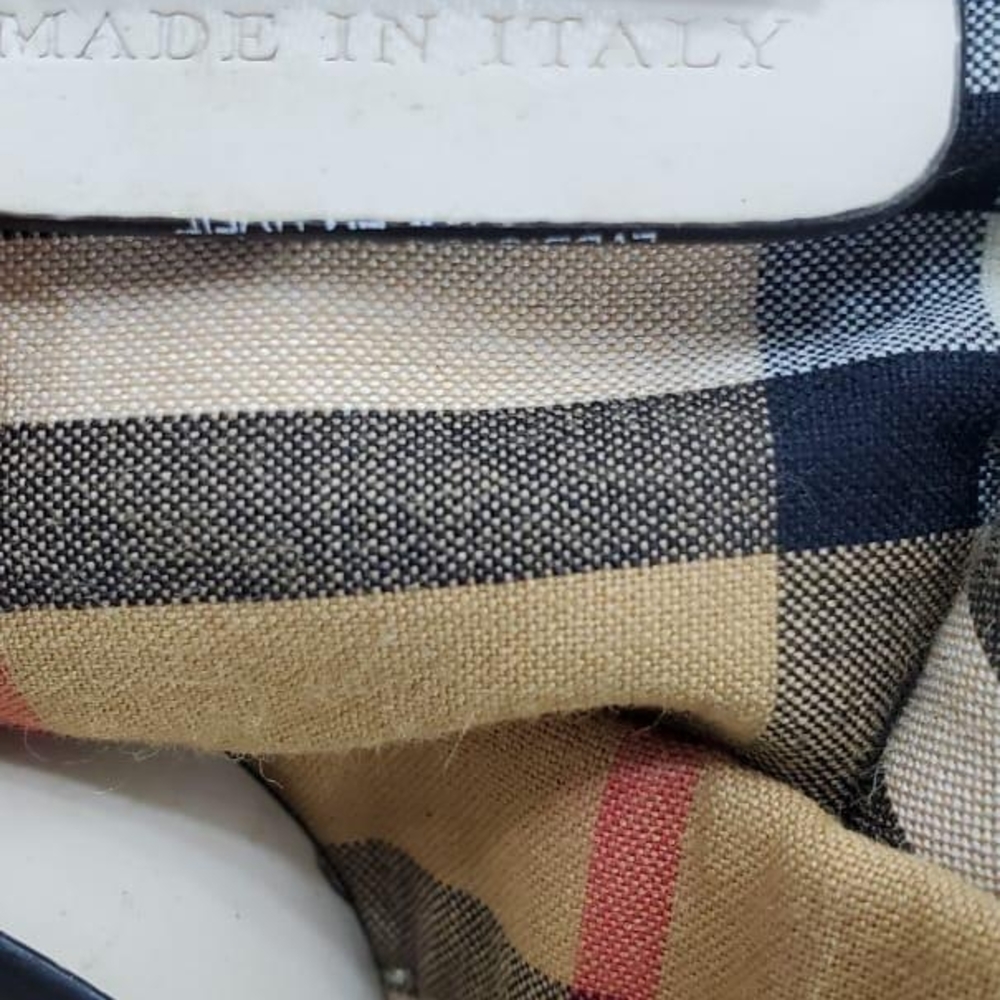 Burberry Tan and Red Tote Bag with Iconic Design - Picture 14 of 15